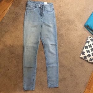 Light wash high waisted jeggings